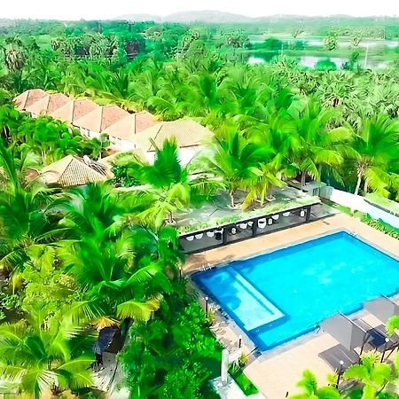Hotel Green Garden Trincomalee Exteriör bild