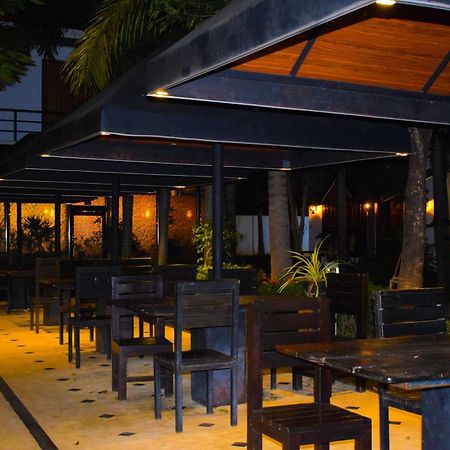 Hotel Green Garden Trincomalee Exteriör bild