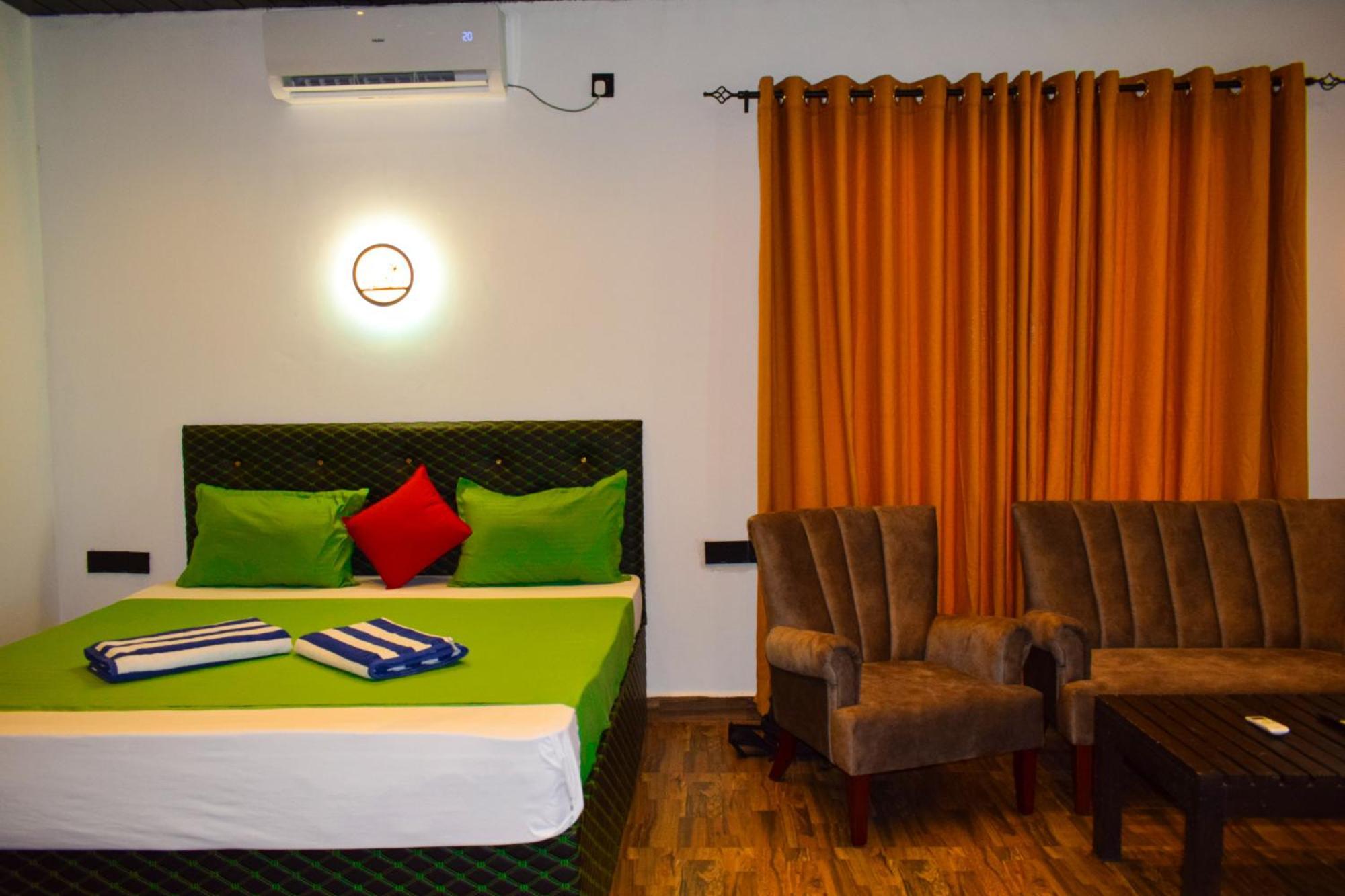 Hotel Green Garden Trincomalee Exteriör bild