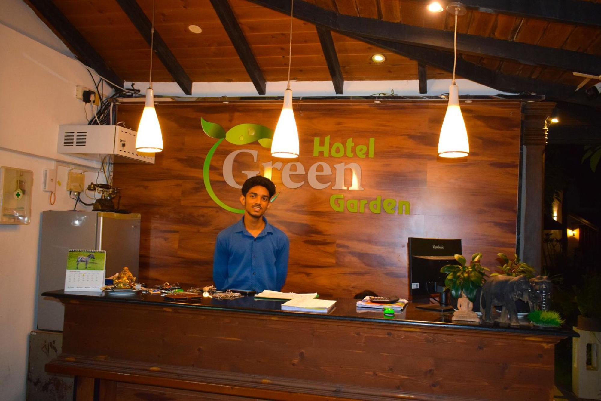 Hotel Green Garden Trincomalee Exteriör bild