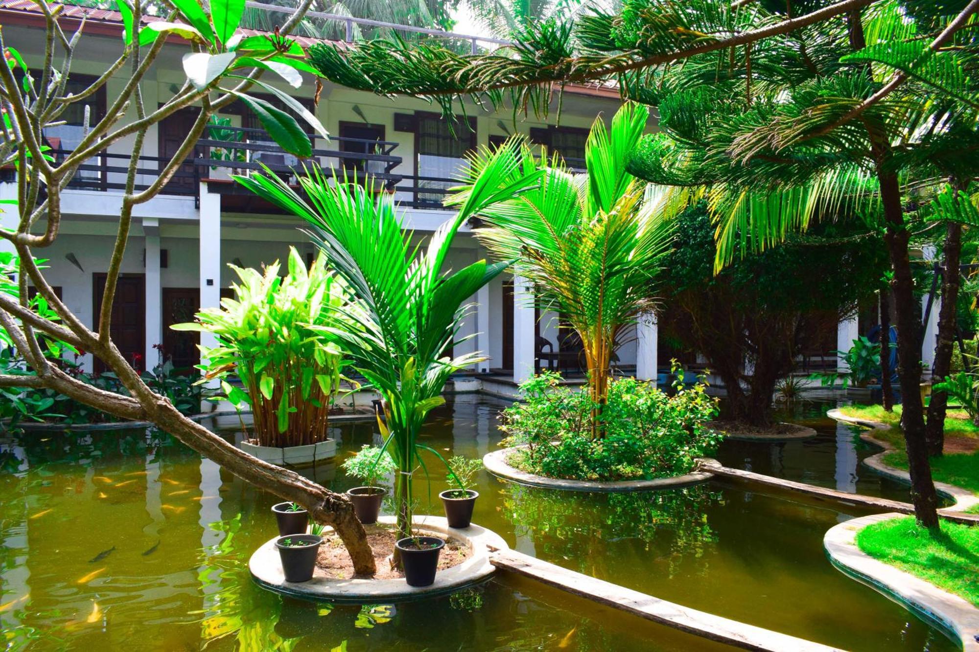 Hotel Green Garden Trincomalee Exteriör bild