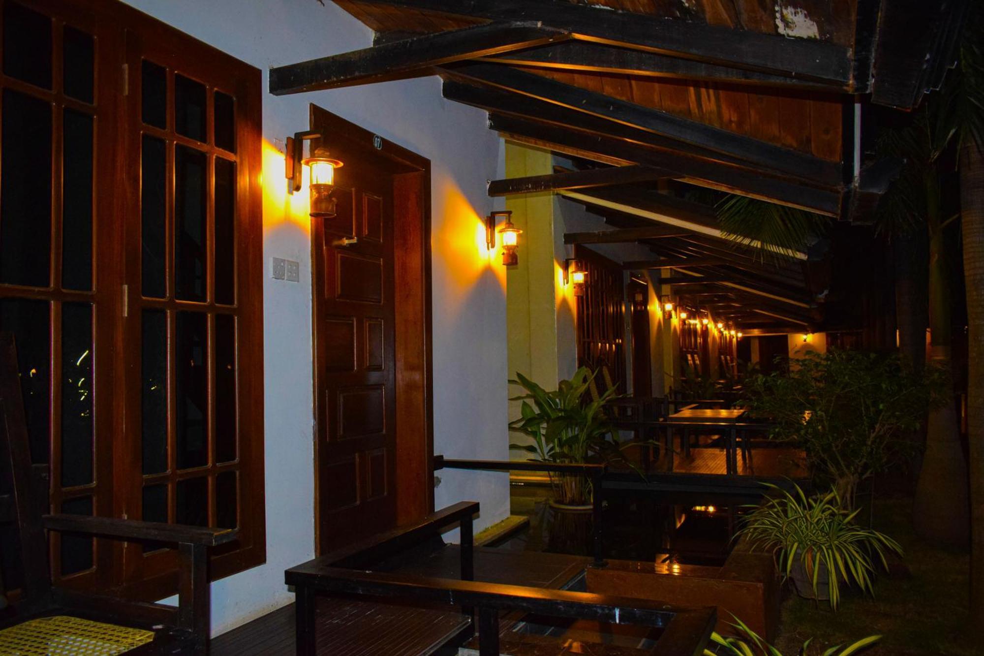 Hotel Green Garden Trincomalee Exteriör bild