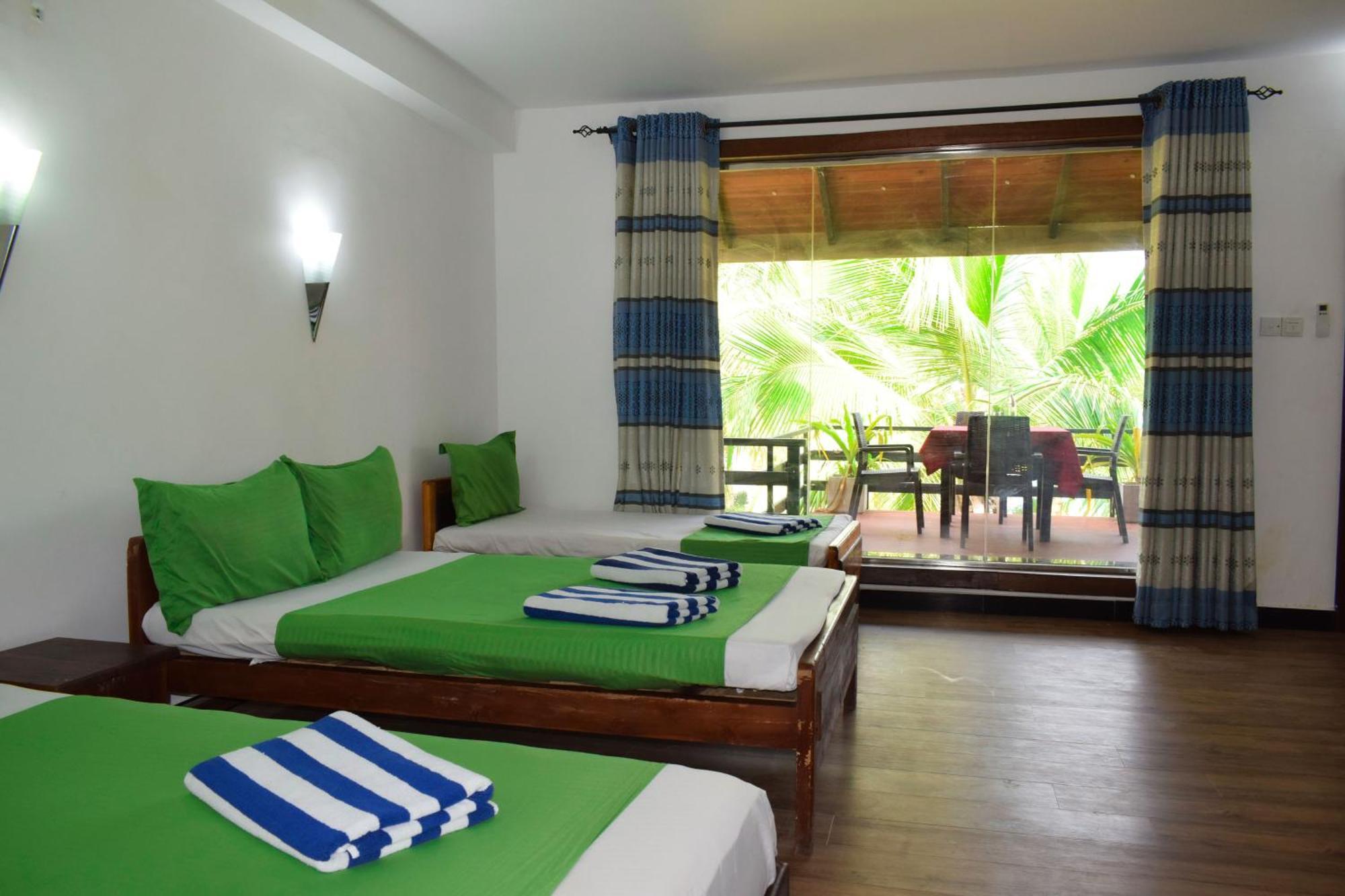 Hotel Green Garden Trincomalee Exteriör bild