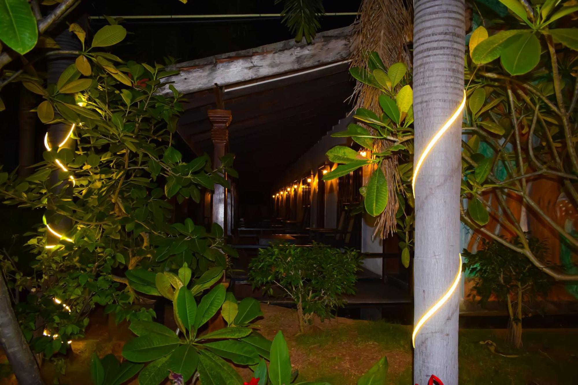 Hotel Green Garden Trincomalee Exteriör bild
