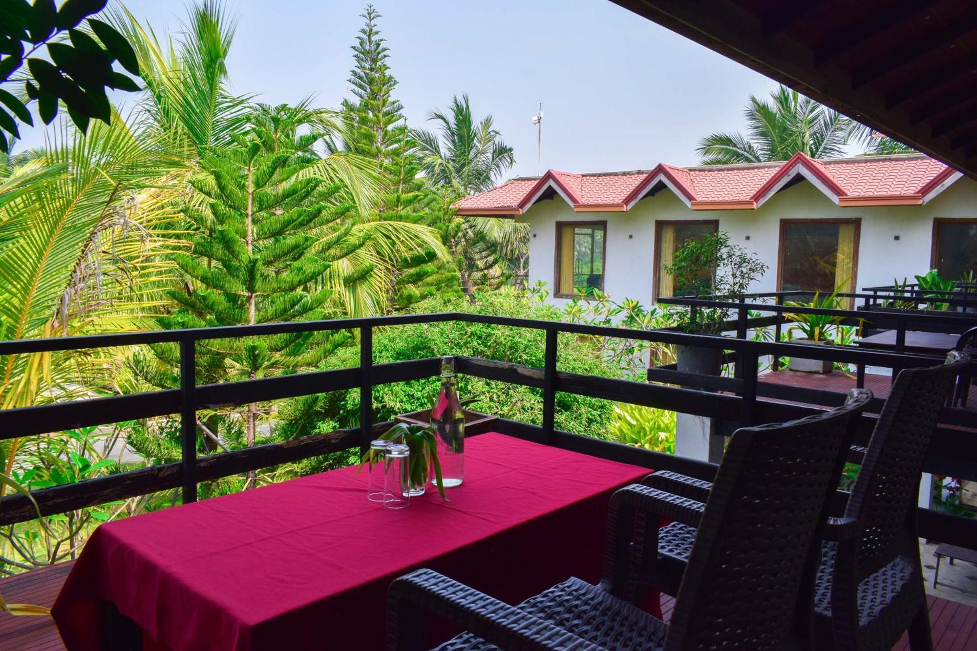 Hotel Green Garden Trincomalee Exteriör bild