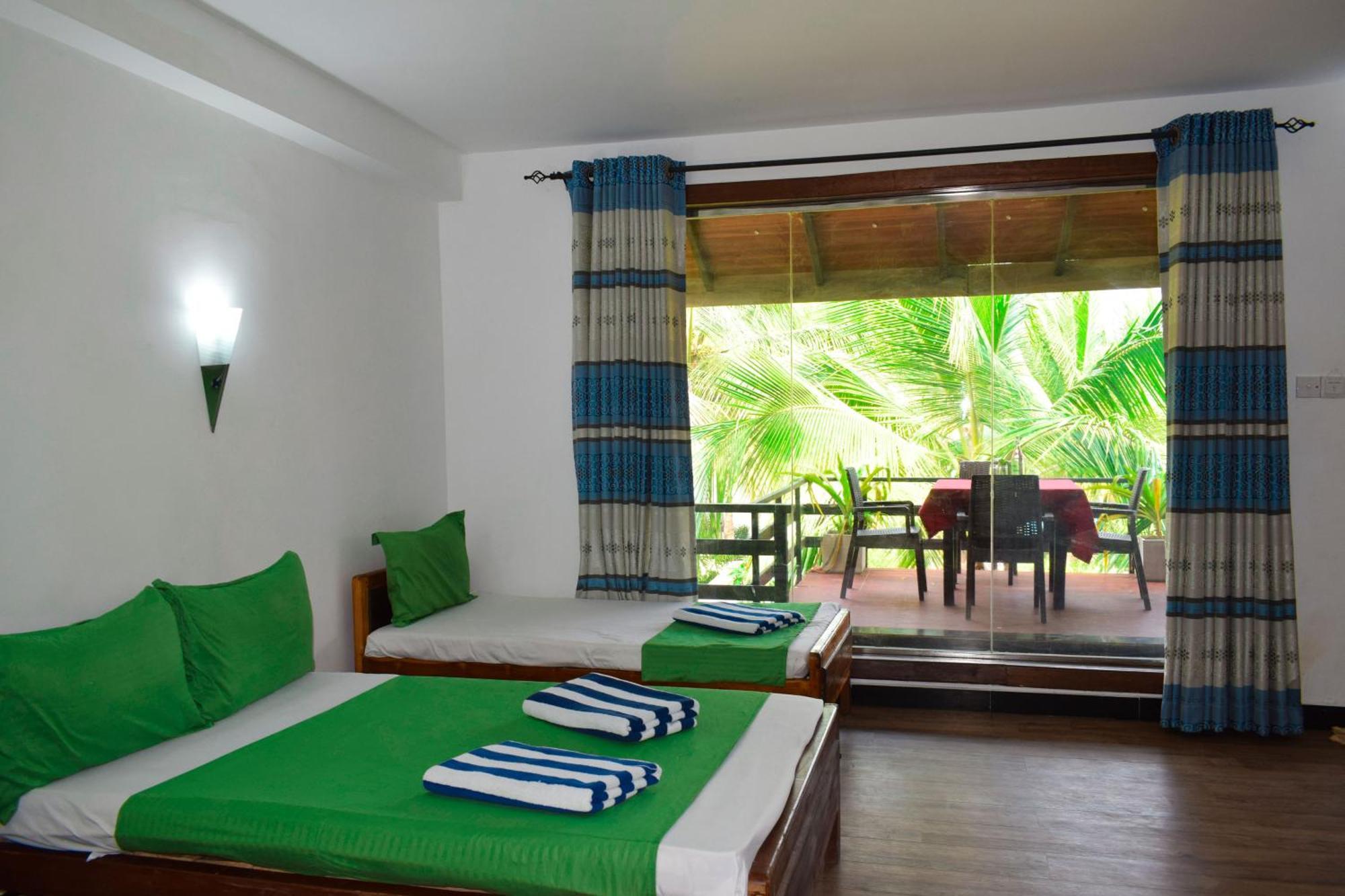 Hotel Green Garden Trincomalee Exteriör bild